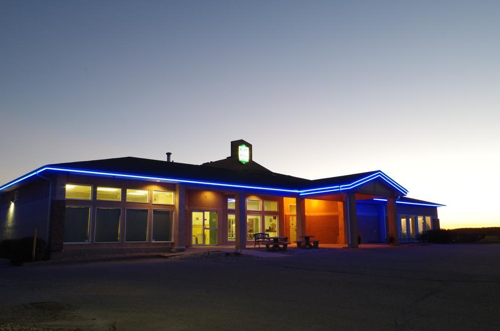 Neepawa Bay Hill Inns & Suites מראה חיצוני תמונה