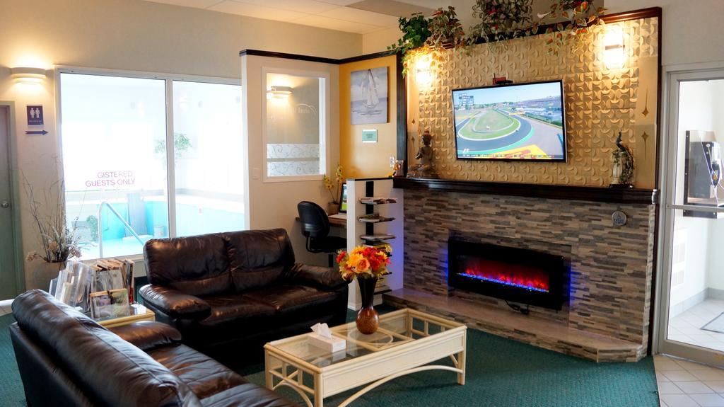 Neepawa Bay Hill Inns & Suites מראה חיצוני תמונה