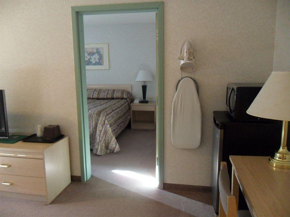 Neepawa Bay Hill Inns & Suites מראה חיצוני תמונה