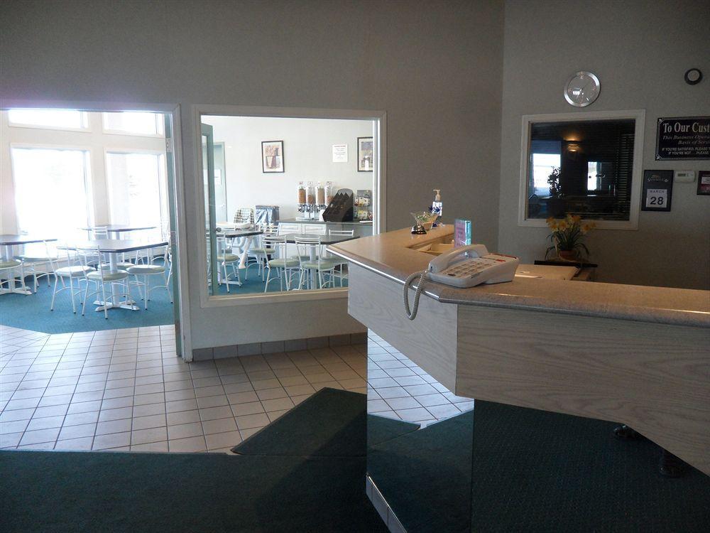 Neepawa Bay Hill Inns & Suites מראה חיצוני תמונה