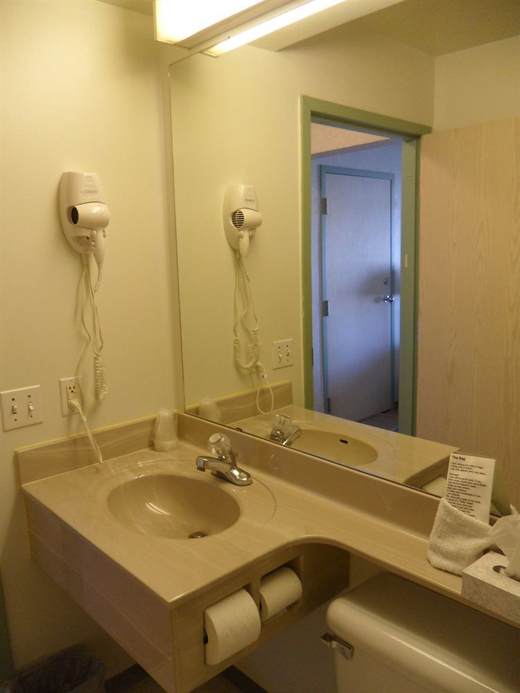Neepawa Bay Hill Inns & Suites מראה חיצוני תמונה