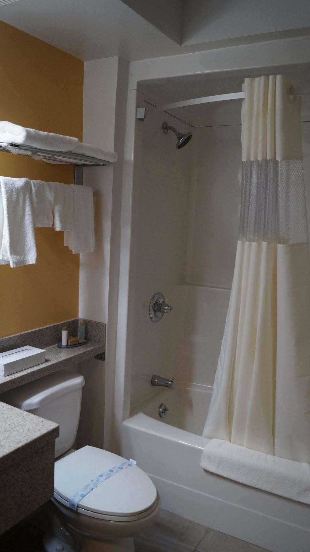 Neepawa Bay Hill Inns & Suites מראה חיצוני תמונה