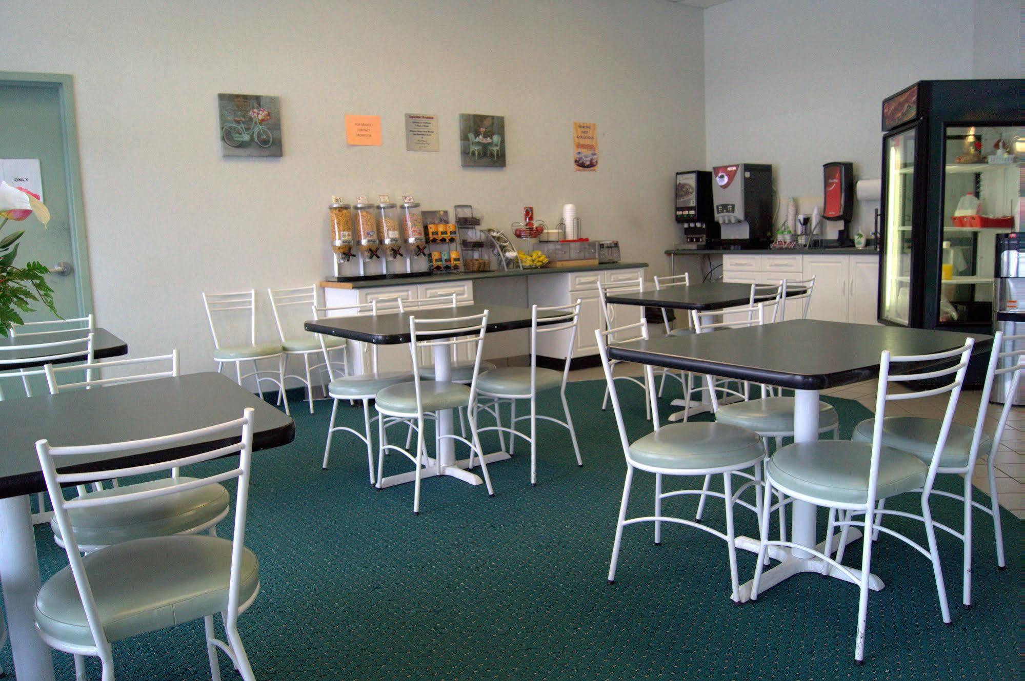 Neepawa Bay Hill Inns & Suites מראה חיצוני תמונה