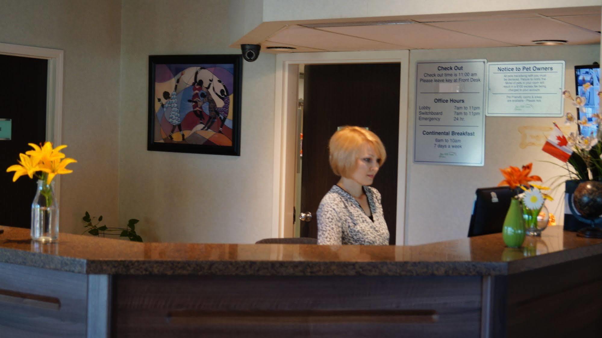 Neepawa Bay Hill Inns & Suites מראה חיצוני תמונה
