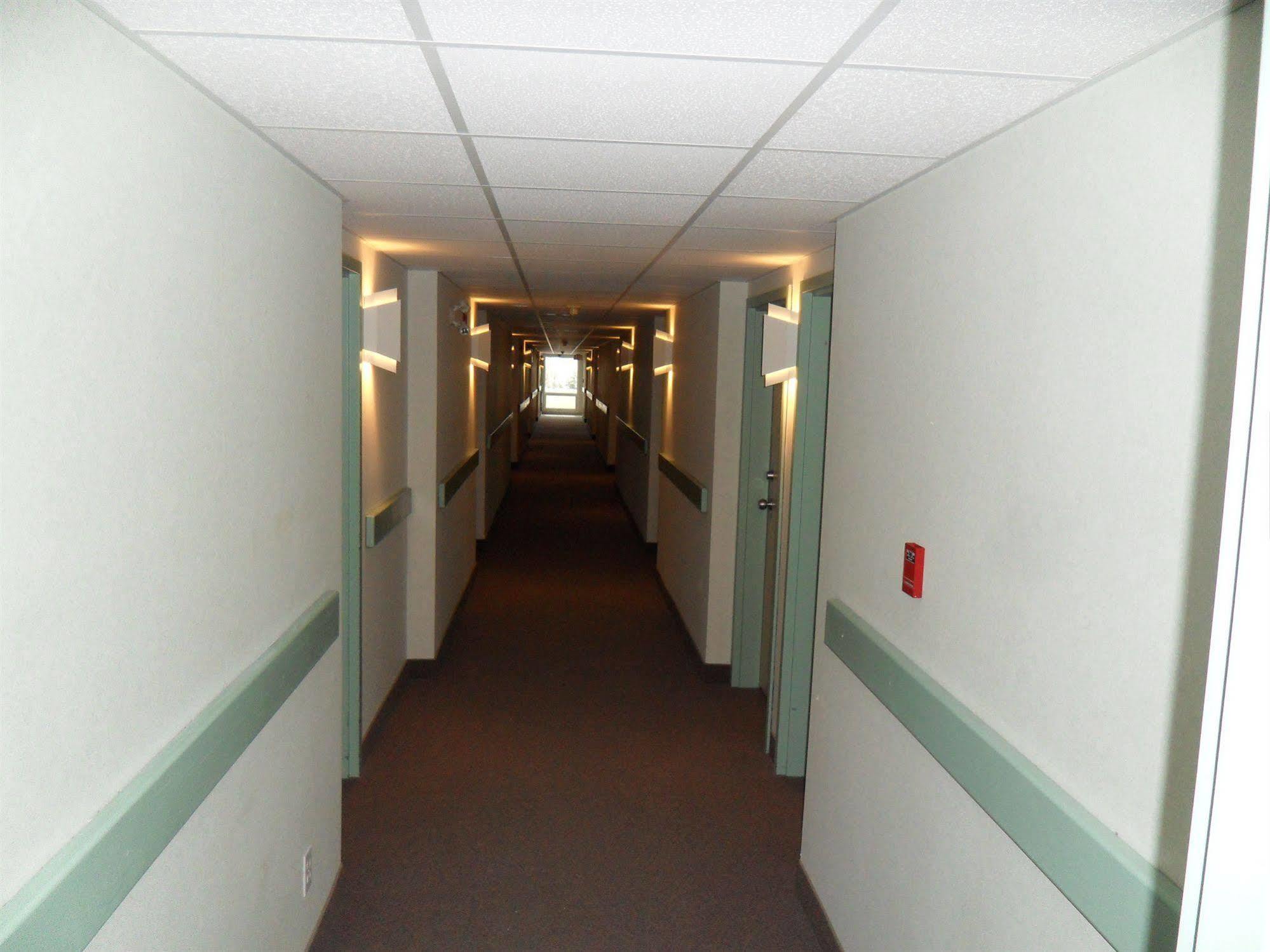 Neepawa Bay Hill Inns & Suites מראה חיצוני תמונה