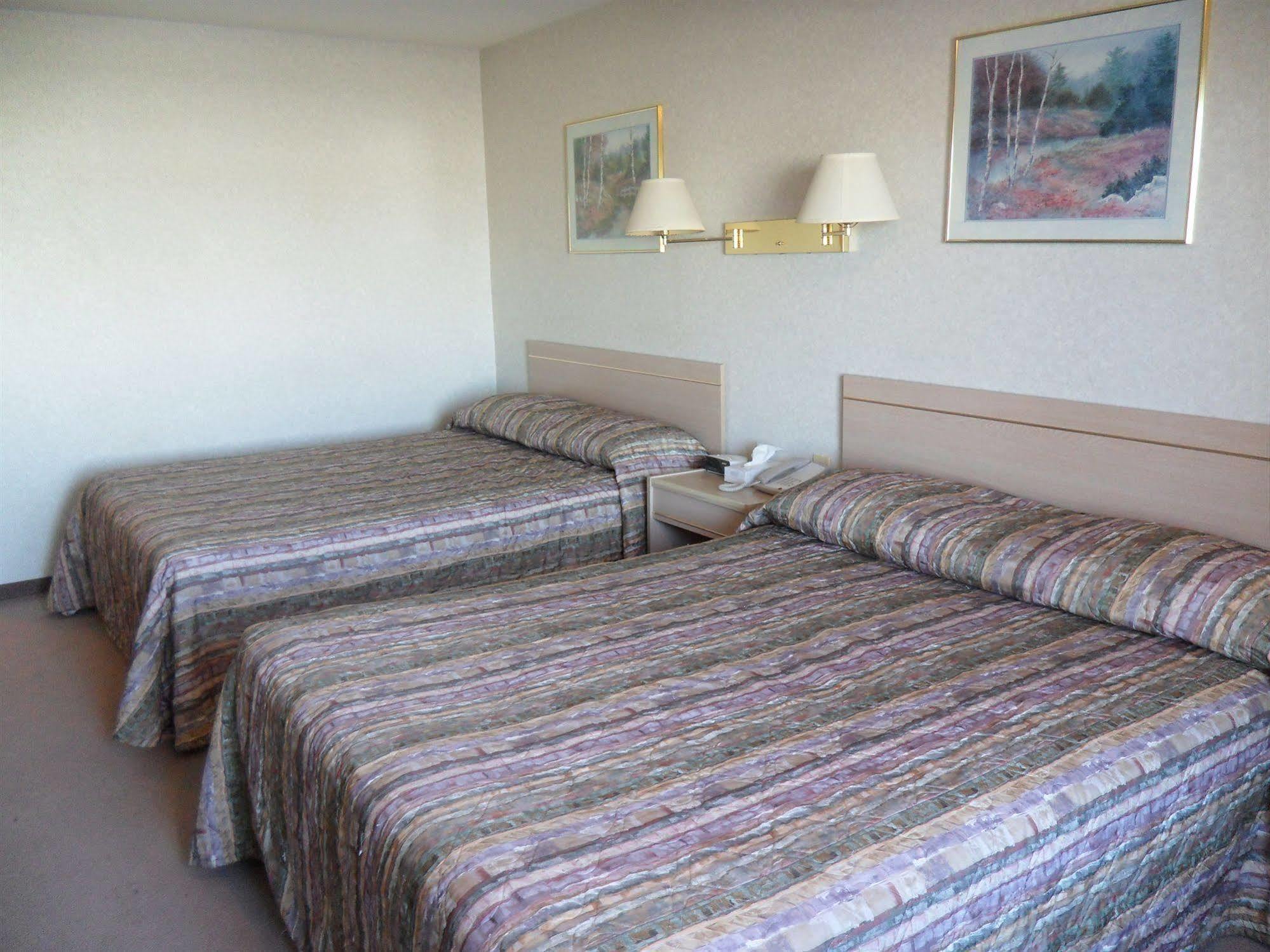 Neepawa Bay Hill Inns & Suites מראה חיצוני תמונה