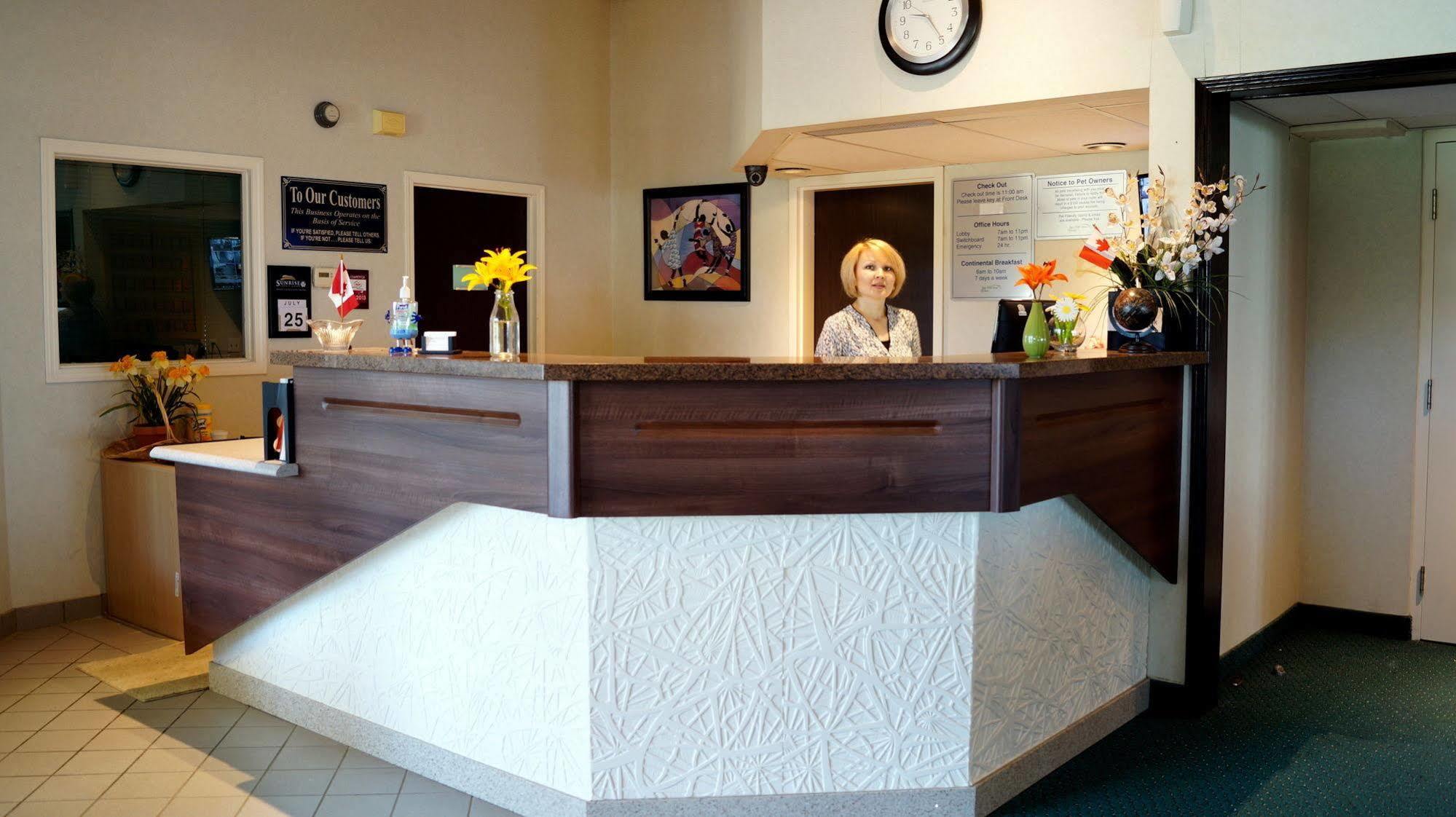 Neepawa Bay Hill Inns & Suites מראה חיצוני תמונה