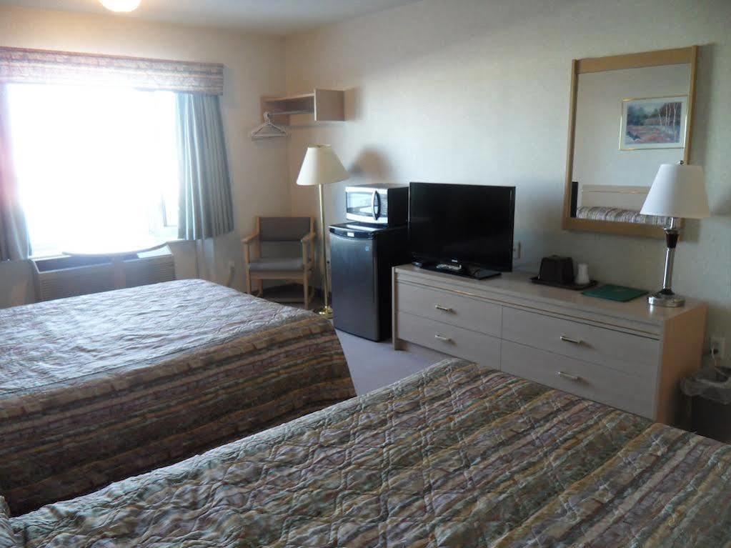 Neepawa Bay Hill Inns & Suites מראה חיצוני תמונה