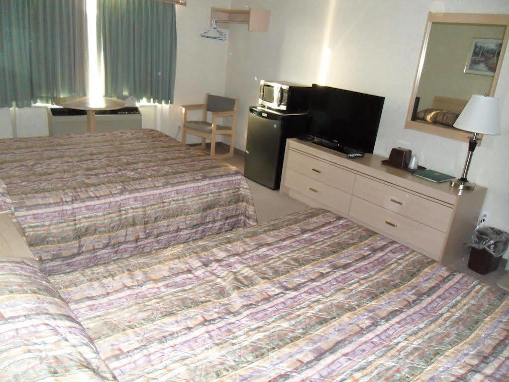 Neepawa Bay Hill Inns & Suites מראה חיצוני תמונה