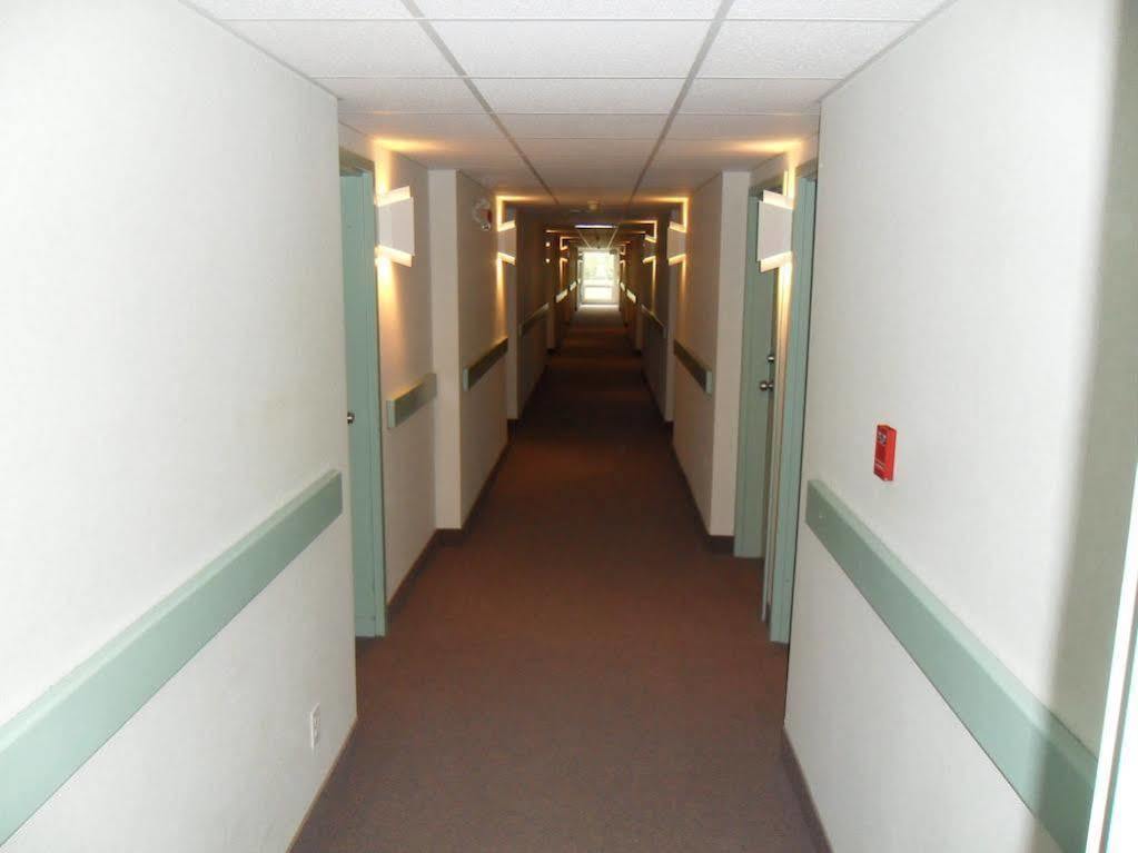Neepawa Bay Hill Inns & Suites מראה חיצוני תמונה
