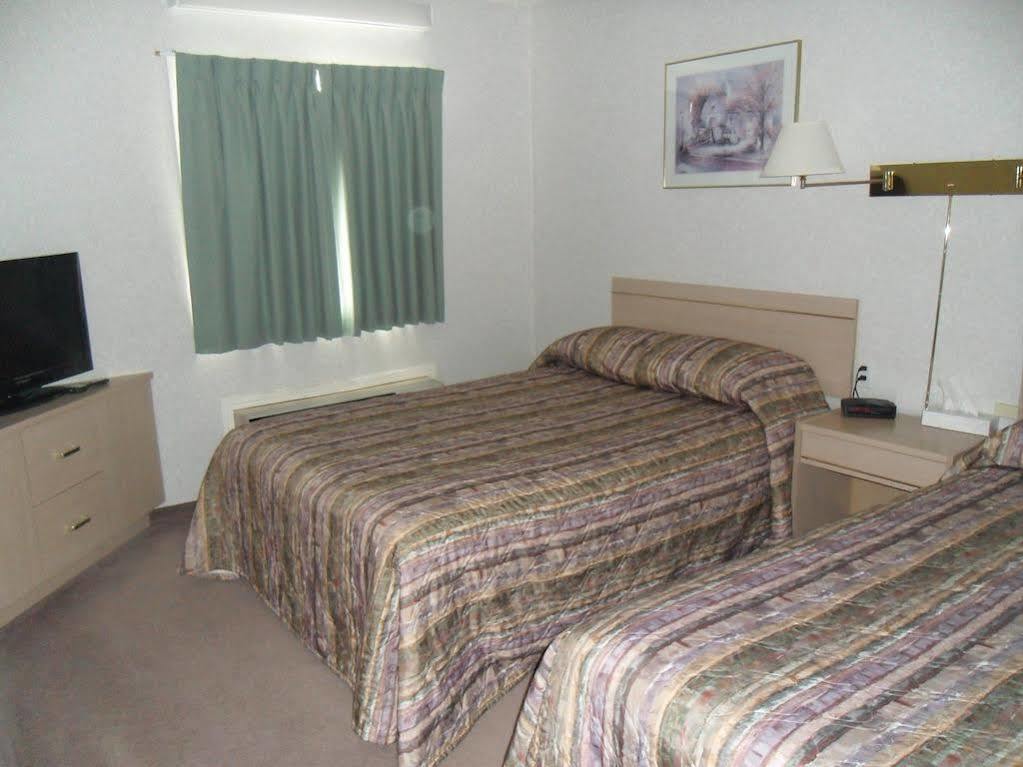 Neepawa Bay Hill Inns & Suites מראה חיצוני תמונה