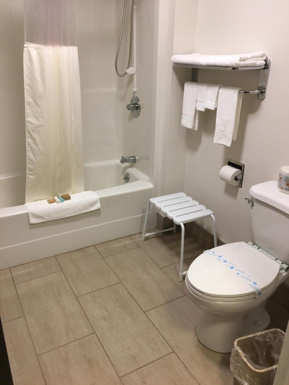 Neepawa Bay Hill Inns & Suites מראה חיצוני תמונה