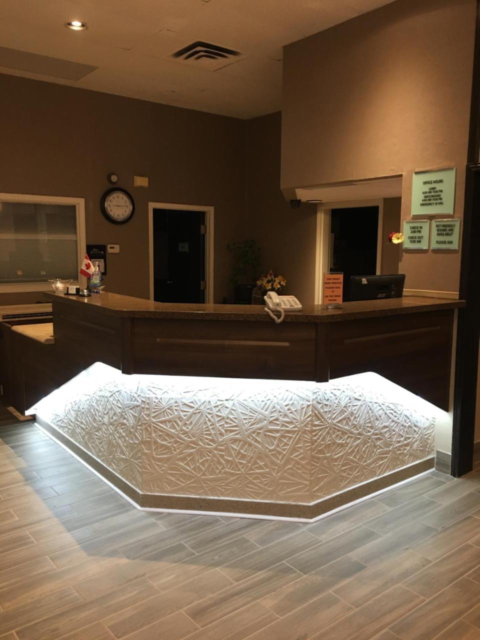 Neepawa Bay Hill Inns & Suites מראה חיצוני תמונה