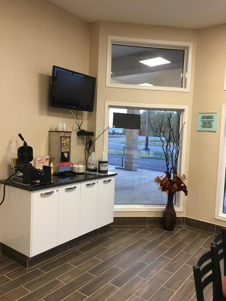 Neepawa Bay Hill Inns & Suites מראה חיצוני תמונה