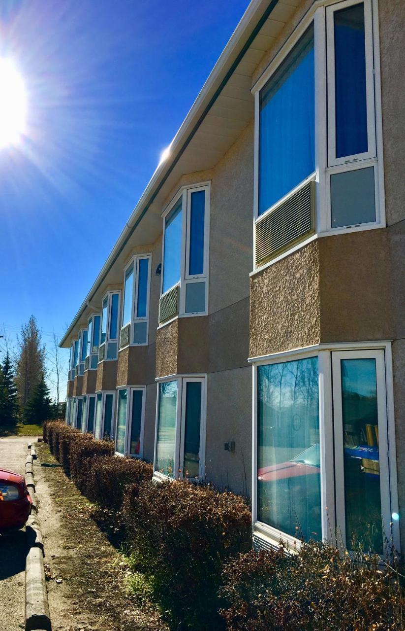 Neepawa Bay Hill Inns & Suites מראה חיצוני תמונה